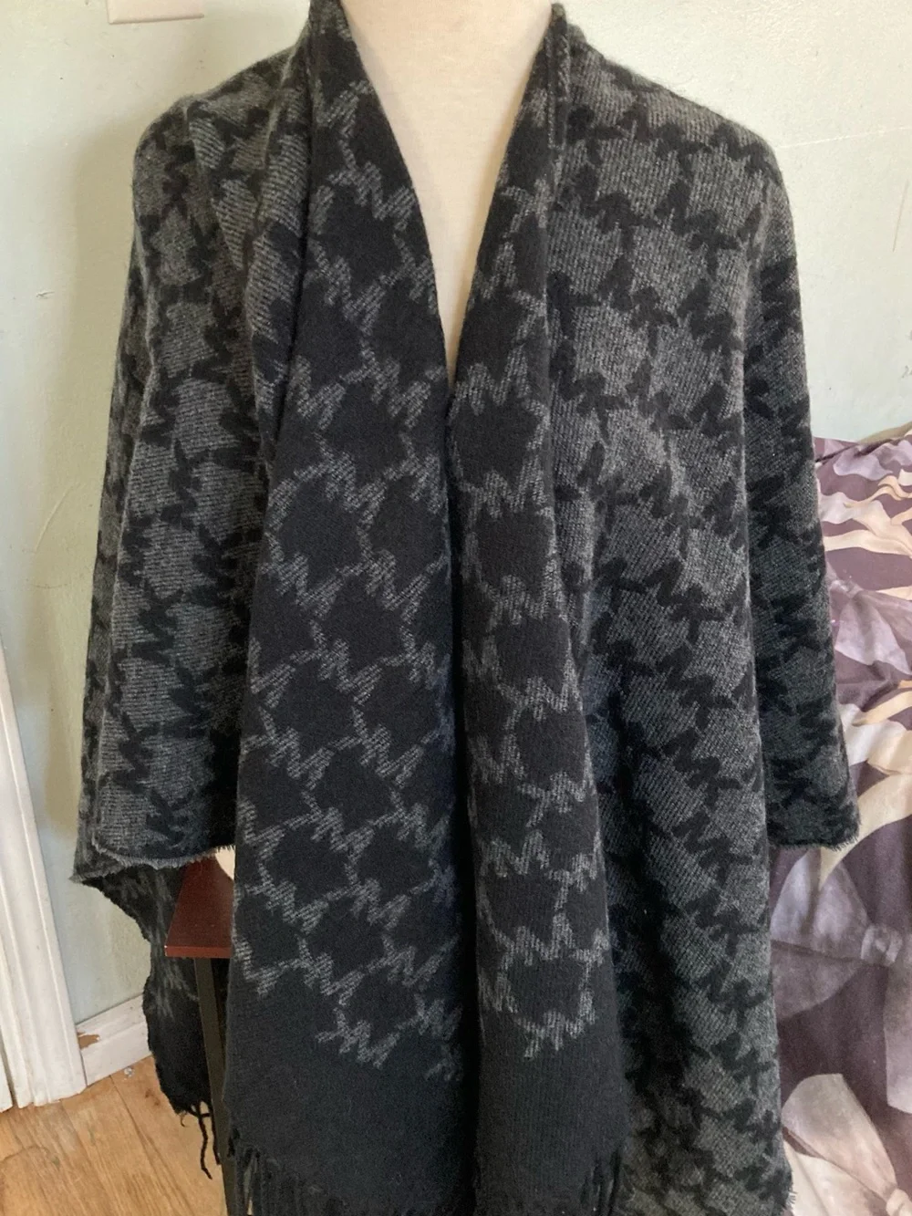 Michael Kors Women's Black & Gray Houndstooth Open Front Sweater Wrap